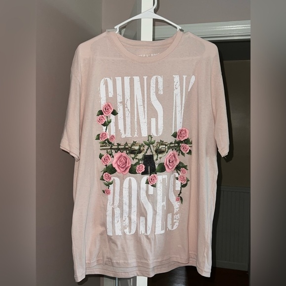 Woman’s Guns N Roses Tee - Picture 1 of 3
